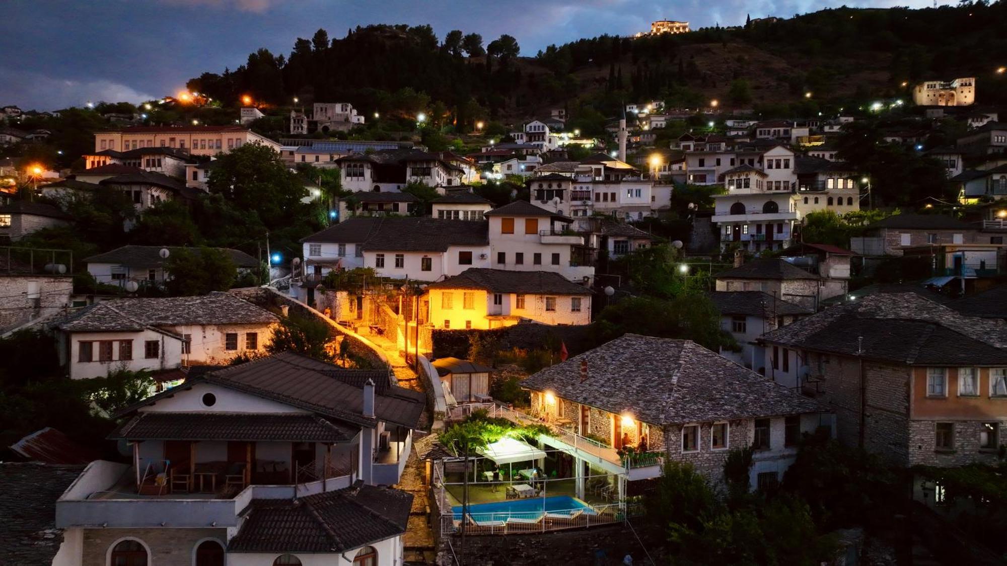 Sokaku i te Marreve GuestHouse Gjirokastër Eksteriør bilde